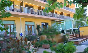 Hotel Cyrnea