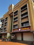 Kasturi International Hoteles cerca de Shri Gram Daivat Hanuman Mandir, Mehkar 585416