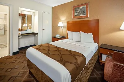 Travelodge by Wyndham Burbank-Glendale Hotels in North Hollywood