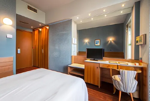 Senb Hotel - Afhentnings-/afleveringstjenester