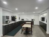 Travelodge Suites by Wyndham Saint John - breakfast
