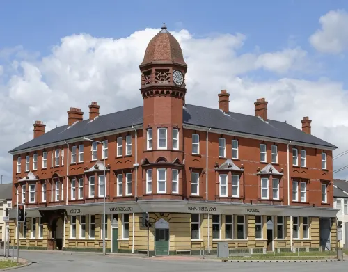 The Waterloo Hotel & Bistro - Интернет