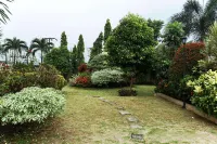 Cozy and Strategic Place Studio at Margonda Residence 4 Apartment Hoteles en Beji