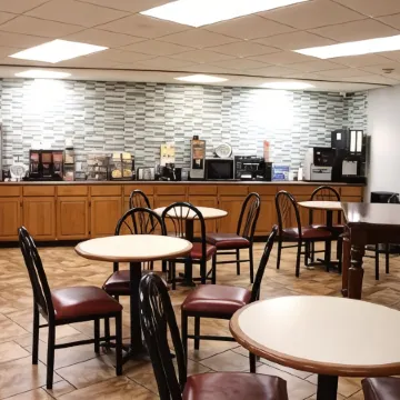 Greenlight Inn & Suites St James