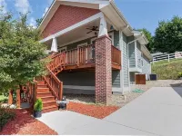 NEW: Byrd Bungalow - Luxury Home, Epic Views, Prime Spot Hotels near Craggy Dome Overlook