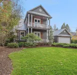 IN TOWN Luxury Resort -hot tub, heated pool & a two season entertainment room