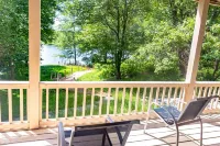 Lakefront- Hot Tub/Foosball table/Pool table/Kayak