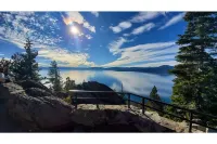 Rustic/Modern Open Concept Spacious 3br-Walk to Beach,  level 2 tesla charger