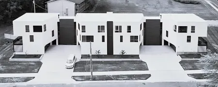 Modern Centrally Located Clean Condo Close to Downtown!