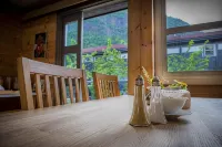 Gaupnetunet Hotell og Hytter Hôtels à : Solvorn