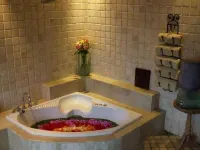 Pondok Serrata Convention, Boutique & Tourist Hotel - Hot Tub