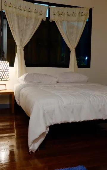 ห้องเตียงใหญ่พร้อมห้องน้ำส่วนตัวด้านนอก