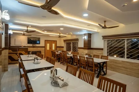 Sree Bharat Residency Отели в г. Аландерай