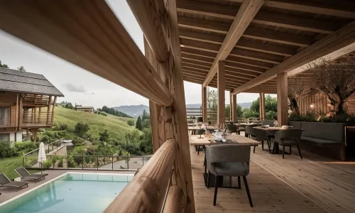 Presulis Hideaway Apartments & Restaurant