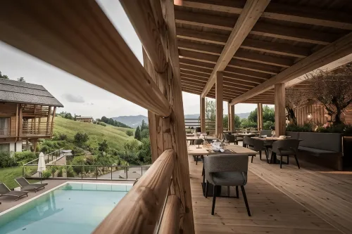 Presulis Hideaway Apartments & Restaurant