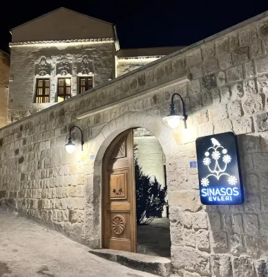 Sinasos Evleri