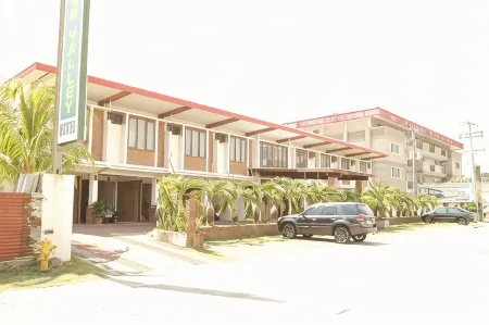 Mango Valley Hotel Отели в г. Субик-Бей