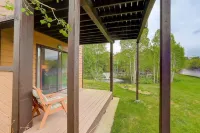 Ample Space and Modern Amenities - Charming Family Retreat Hotel a Granby
