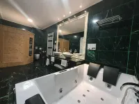 Bavaria Blu Hotel and Conference Centre - vasca da bagno