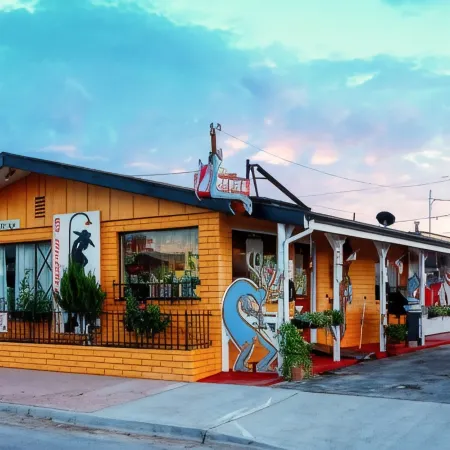 Brad's Desert Inn