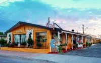 Brad's Desert Inn