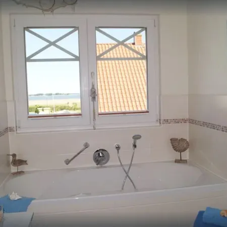 Fantastic FH, terrace, fireplace, close to the Baltic Sea, Bodden view