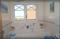 Fantastic FH, terrace, fireplace, close to the Baltic Sea, Bodden view Hotel a Fuhlendorf