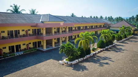 Uni Beach Hotel
