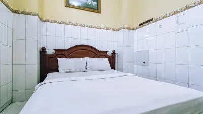 Hotel Shinta 1 near Stasiun Kertosono Hotel dekat Gereja Katolik St. Petrus Warujayeng