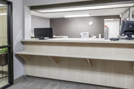 Knights Inn Flint Отели рядом с достопримечательностью «Phi Delta Theta Fraternity»