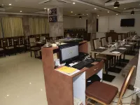 Hotel Girija Sunrise 300 Meter from Baba Dham Temple デーオーガルのホテル