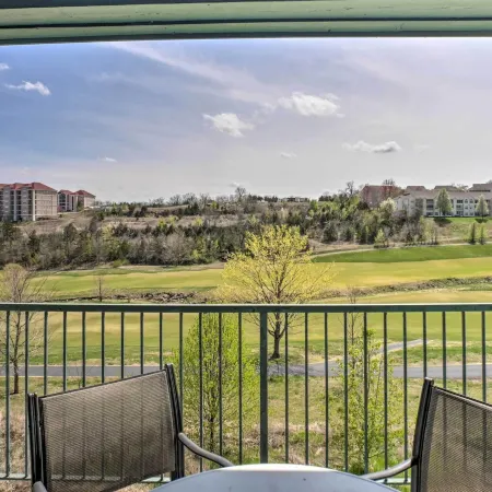 < 1 Mi to Strip! Golfer's Oasis w/ Pool in Branson