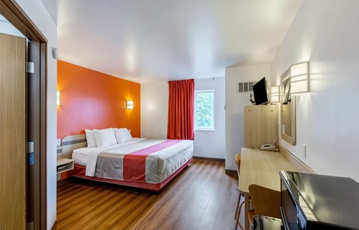 Motel 6 Baraboo, WI - Lake Delton