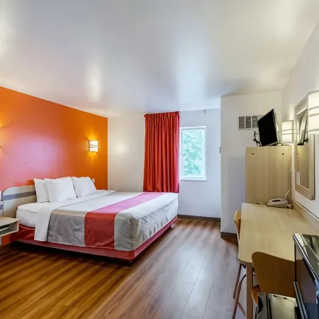 Motel 6 Baraboo, WI - Lake Delton