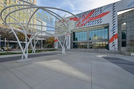 Americas Best Value Inn- San Jose Convention Center Отели рядом с достопримечательностью «Хэппи Холлоу парк и зоопарк»