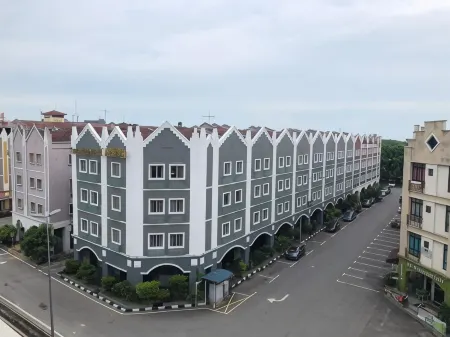 Euro Rich Hotel Melaka Отели рядом с достопримечательностью «Дворец султанов Малакки»