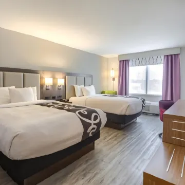 La Quinta Inn & Suites by Wyndham Mobile Hotels near Springhill Avenue Temple