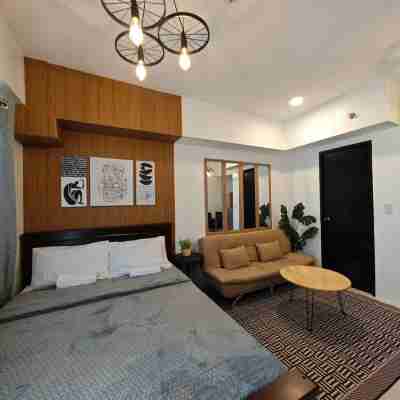 Luxhomme 3 Bed Condo with Balcony City Moutain View Rooms