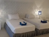 PP Blue Sky Resort Hoteles cerca de Cueva del Vikingo