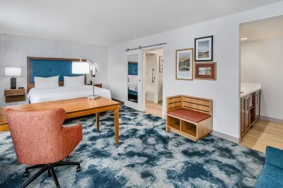 Hampton Inn & Suites Silverthorne Hotels near Dillon Reservoir