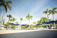 1bd Condo Ground Fl,  Pool view,1.5blk to beach, walk to dine/bars,putting green