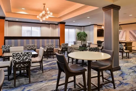 Fairfield Inn & Suites Raleigh-Durham Airport/Brier Creek Отели рядом с Аэропорт Роли