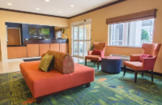 แฟร์ฟิลด์ อินน์แอนด์สวีทส์ ฟาร์โก