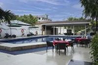 The Cindrella Hotel - Pools