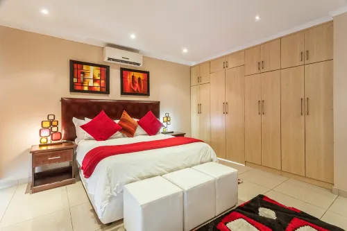 Luxury Executive Double Room for 2 Guests with Ensuite Bathroom, in Ballito