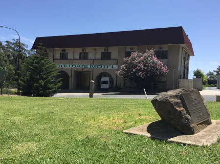 Tollgate Motel Отели рядом с достопримечательностью «Маунт Лофти Ботаник Гарден»