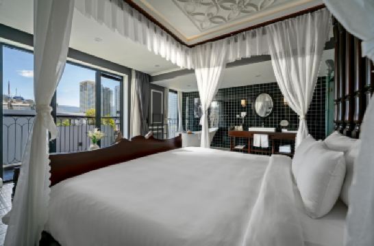 Kingsuite Balcony Hotel Del Luna Photo