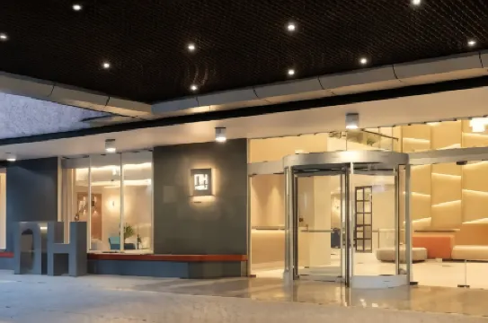 NH Ciudad de Santiago Отели рядом с достопримечательностью «Культурный центр, монетный двор и площадь Сьюдадана»