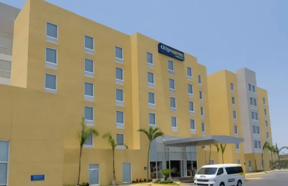 拉薩羅-卡德納斯萬豪城市快捷酒店