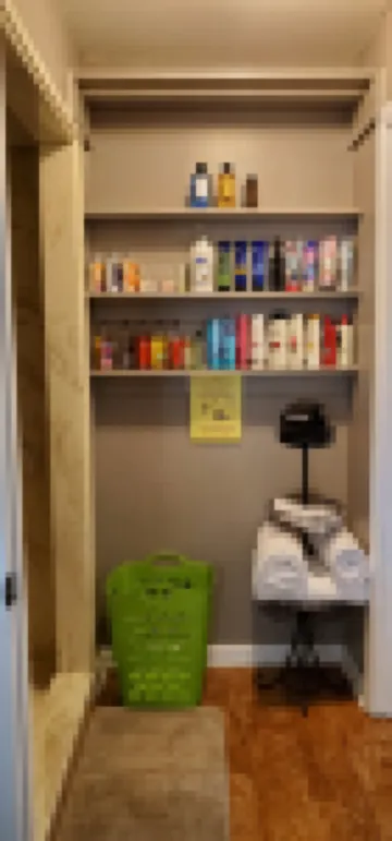 Lake Martin Water View Studio Apt.  Public Boat Ramp .06 miles from apartment.